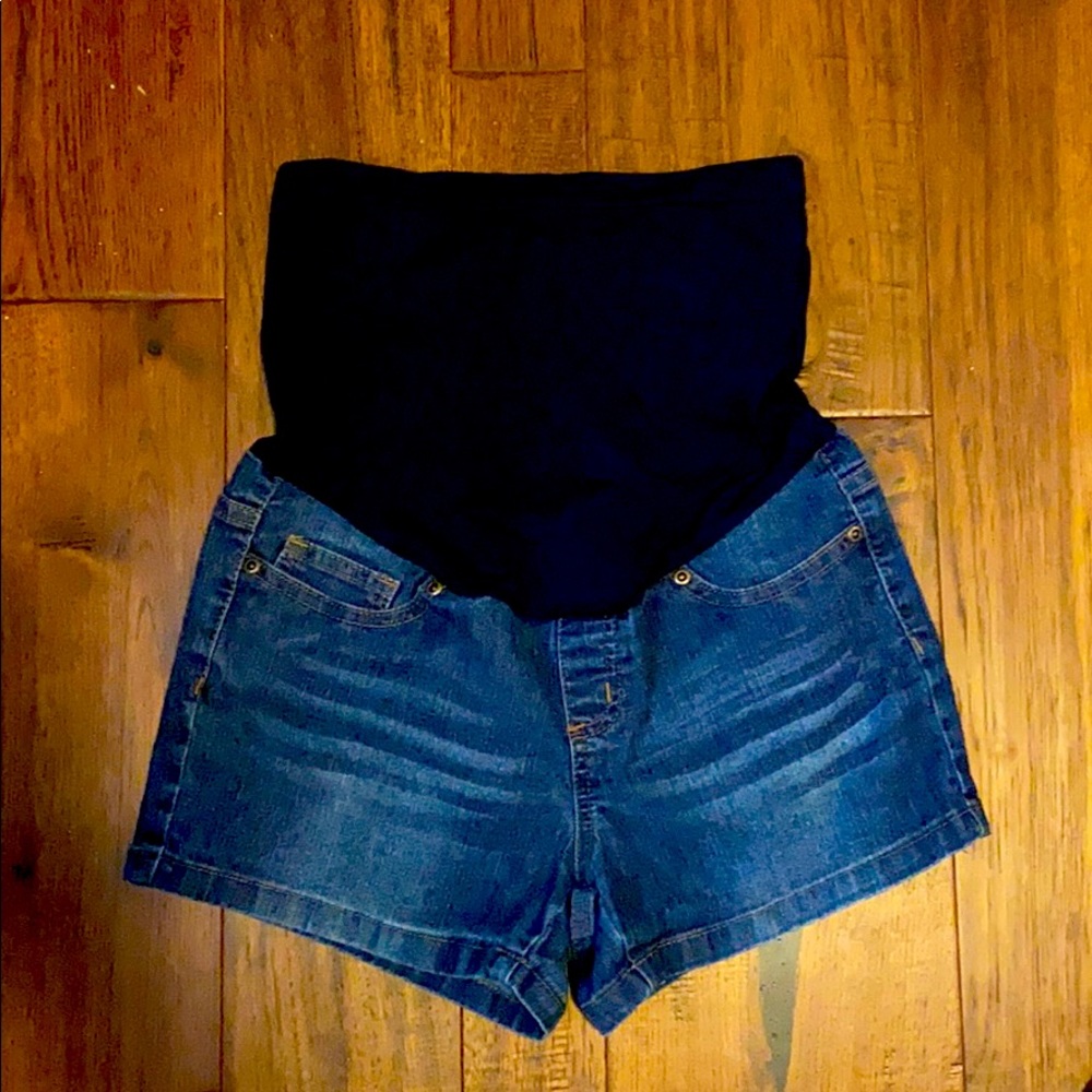 Maternity shorts
